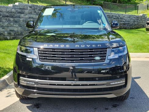 Used 2025 Land Rover Range Rover SE AWD/4WD image 8