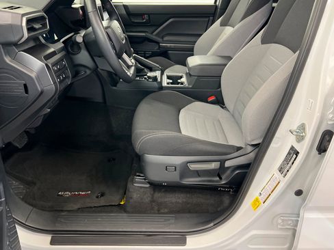 Used 2025 Toyota 4Runner TRD Off-Road image 18