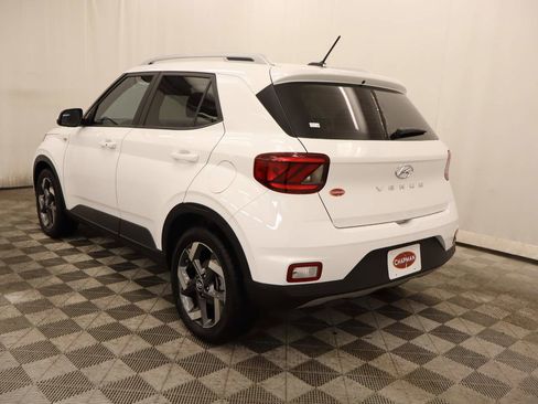 Used 2026 Hyundai Venue SEL FWD image 3