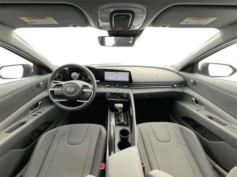 New 2024 Hyundai Elantra SEL image 25