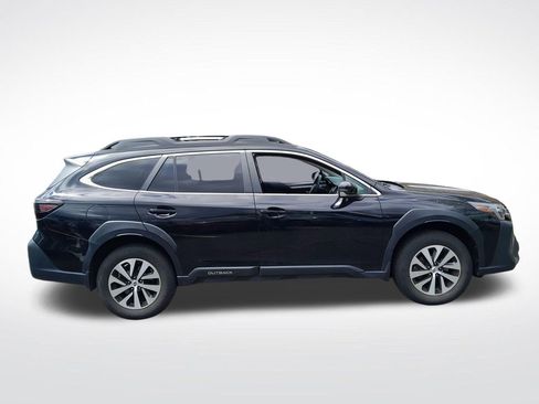 Used 2023 Subaru Outback Premium AWD/4WD image 9