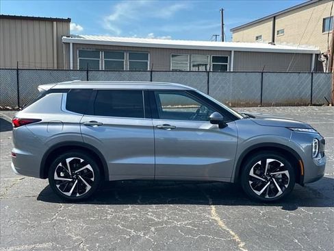Used 2023 Mitsubishi Outlander SEL FWD image 12
