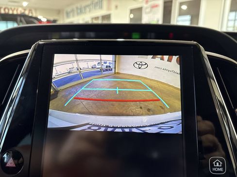 Certified 2020 Toyota Prius Prime Limited FWD image 18