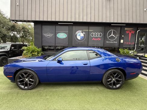 Used 2019 Dodge Challenger SXT w/ Blacktop Package RWD image 7