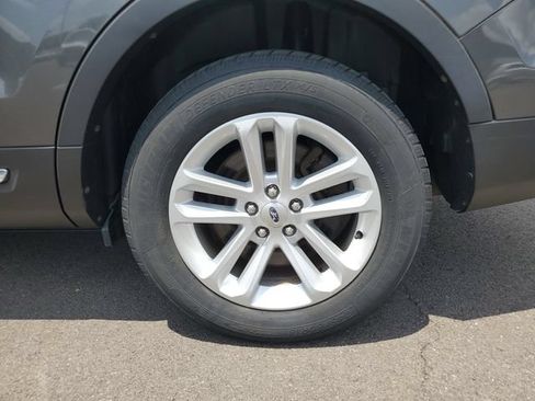 Used 2016 Ford Explorer XLT w/ Equipment Group 202A FWD image 10