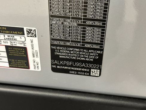 New 2025 Land Rover Range Rover Long Wheelbase SE image 30