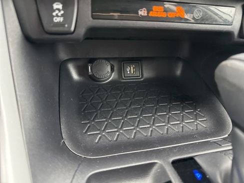 Used 2025 Toyota RAV4 XLE image 17