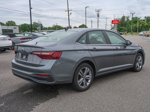 Used 2024 Volkswagen Jetta SE FWD image 10