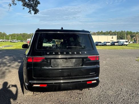 Used 2024 Jeep Wagoneer L Series II w/ Flexible Seating Group RWD image 4