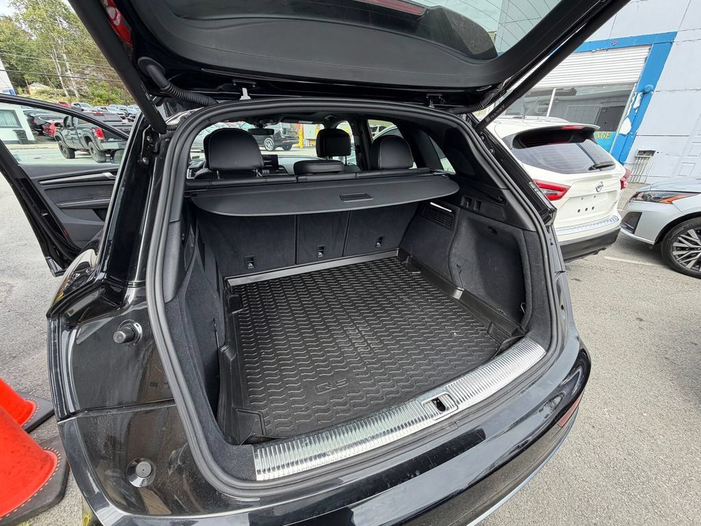 Used 2023 Audi SQ5 Premium Plus w/ Premium Plus Package AWD/4WD image 11