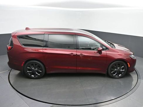 Used 2020 Chrysler Pacifica Touring w/ S Appearance Package FWD image 41