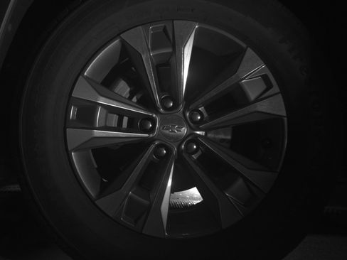 Used 2025 Chevrolet Equinox LT FWD image 12
