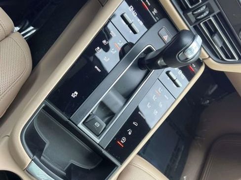 Certified 2023 Porsche Macan image 23