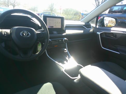 Used 2023 Toyota RAV4 LE image 32