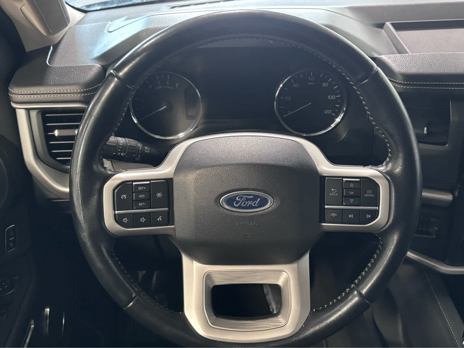 Used 2024 Ford Expedition XLT AWD/4WD image 17