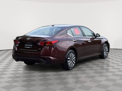 Used 2024 Nissan Altima 2.5 SV w/ SV Premium Package AWD/4WD image 5
