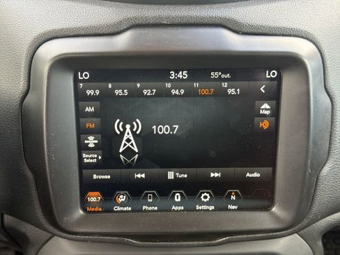 Used 2023 Jeep Renegade Latitude AWD/4WD image 16