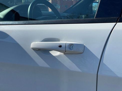 Used 2019 Jeep Grand Cherokee Laredo image 29