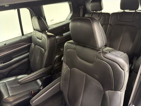 Used 2024 Jeep Grand Cherokee L Limited w/ Luxury Tech Group II image 23