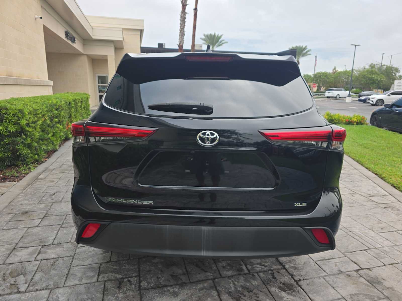 Used 2020 Toyota Highlander XLE FWD image 5