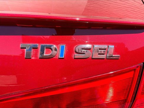 Used 2015 Volkswagen Passat TDI SEL Premium FWD image 7