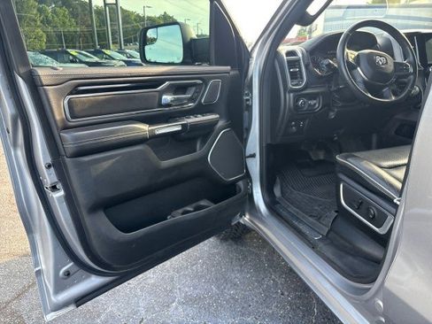 Used 2022 RAM 1500 Laramie AWD/4WD image 9