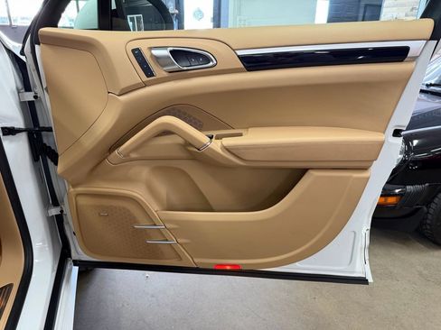 Used 2014 Porsche Cayenne Diesel AWD/4WD image 31