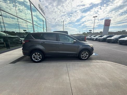 Used 2017 Ford Escape SE FWD image 7