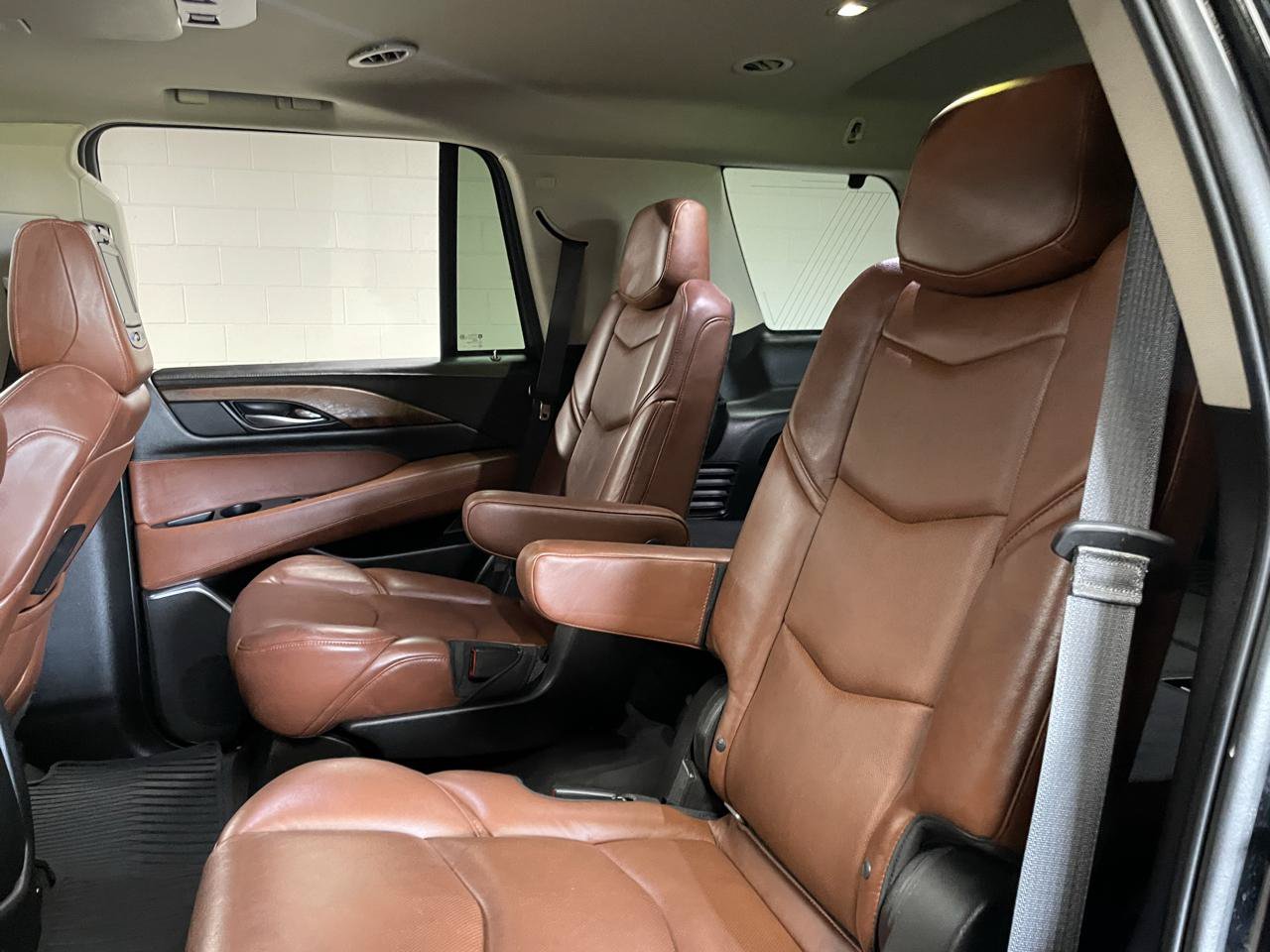 Used 2019 Cadillac Escalade Premium Luxury AWD/4WD image 18
