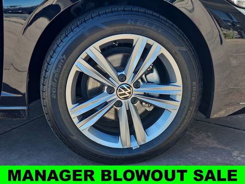 Used 2024 Volkswagen Jetta SE FWD image 38
