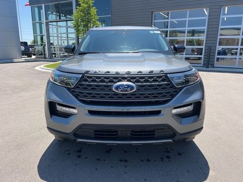 Used 2023 Ford Explorer XLT w/ Equipment Group 202A AWD/4WD image 2