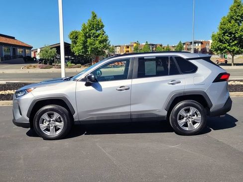 Certified 2022 Toyota RAV4 LE AWD/4WD image 9