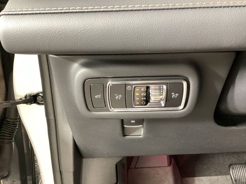 Used 2025 Lincoln Nautilus Reserve AWD/4WD image 24