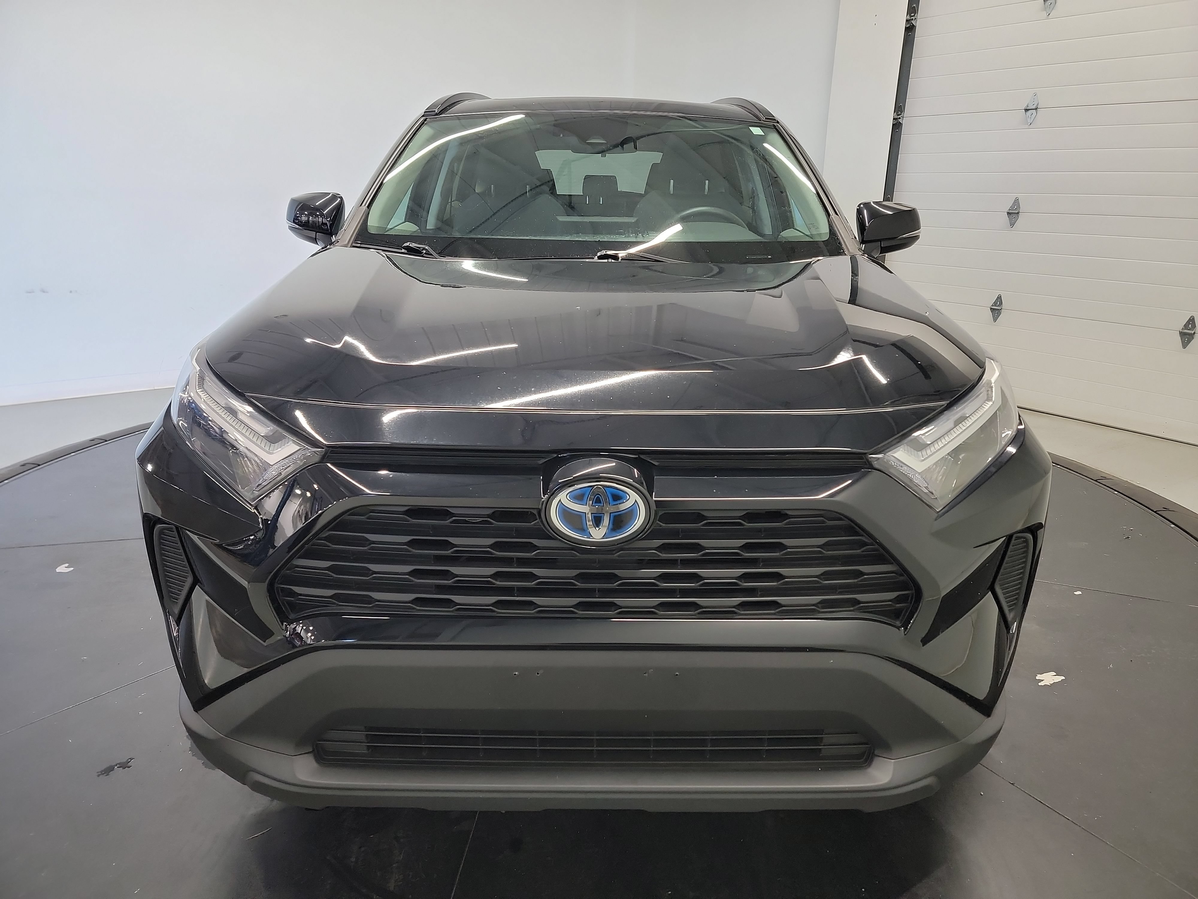 Used 2022 Toyota RAV4 XLE w/ Convenience Package AWD/4WD image 2