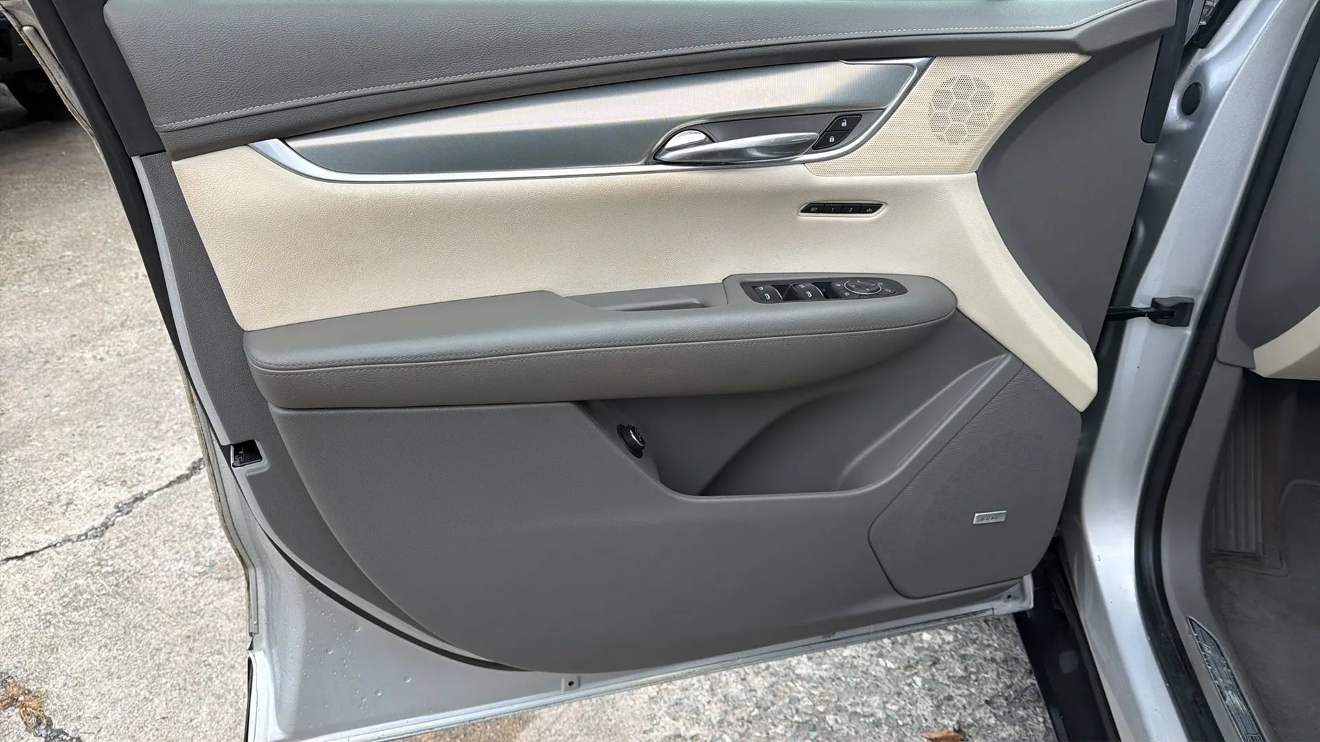 Used 2017 Cadillac XT5 Premium Luxury FWD image 21
