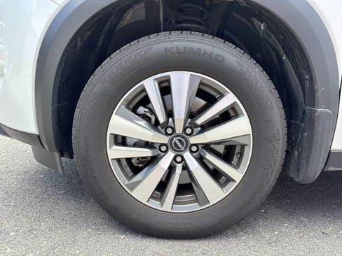 Used 2025 Nissan Pathfinder SL AWD/4WD image 11