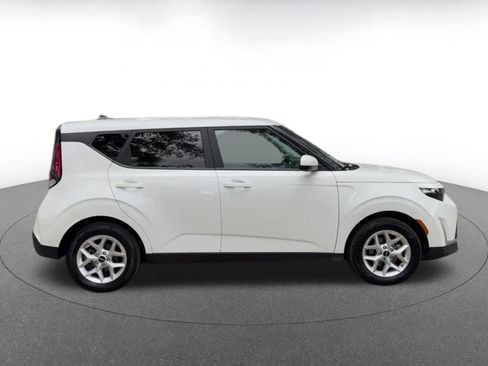 Used 2025 Kia Soul LX w/ LX Technology Package FWD image 16