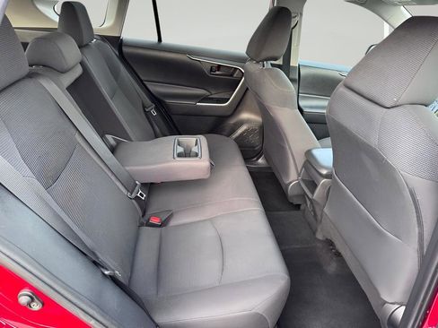 Used 2020 Toyota RAV4 LE image 29