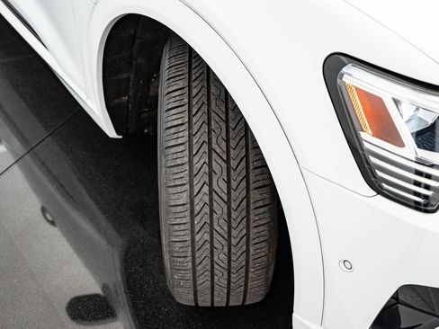 Used 2021 Audi e-tron Premium w/ Convenience Plus Package image 50