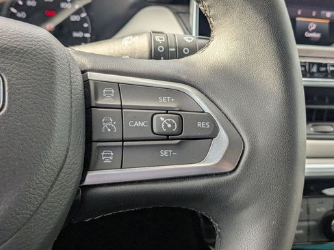 Used 2025 Jeep Compass Limited AWD/4WD image 17