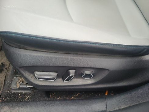 Used 2017 Toyota Prius Prime Premium FWD image 7