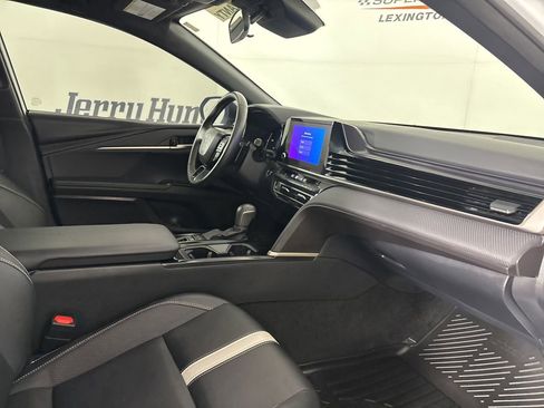 Used 2025 Toyota Camry SE image 27