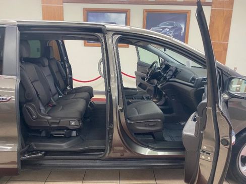 Used 2018 Honda Odyssey EX image 10