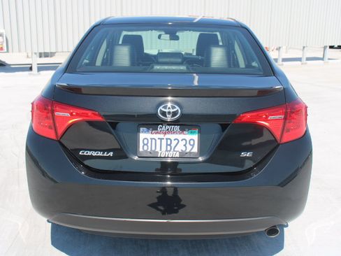 Used 2018 Toyota Corolla SE FWD image 4