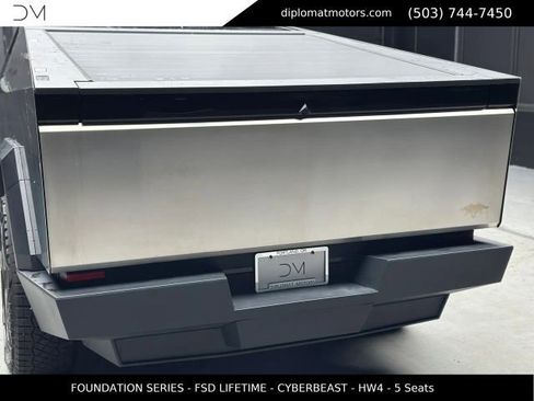 Used 2024 Tesla Cybertruck Cyberbeast AWD/4WD image 15
