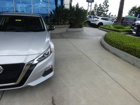 Used 2021 Nissan Altima 2.5 SR FWD image 32