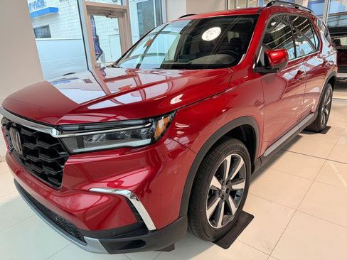 Used 2024 Honda Pilot Elite image 2