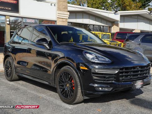 Used 2018 Porsche Cayenne GTS image 9