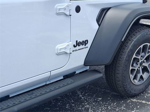 New 2025 Jeep Gladiator Sport image 10