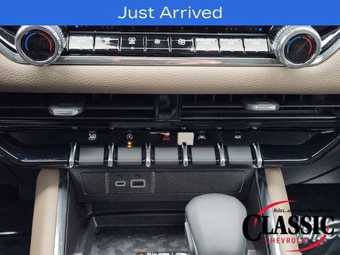Used 2025 GMC Canyon Denali AWD/4WD image 27